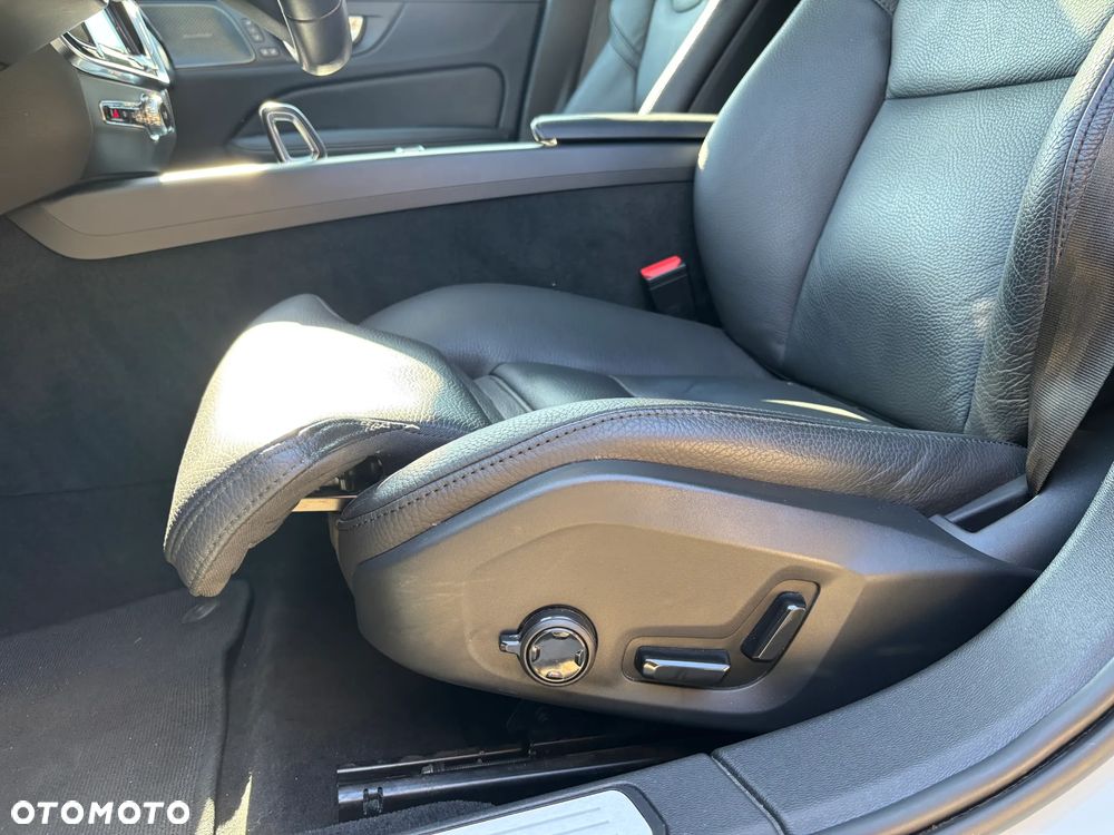 Volvo V60 Cross Country B4 D AWD Ultimate - 39
