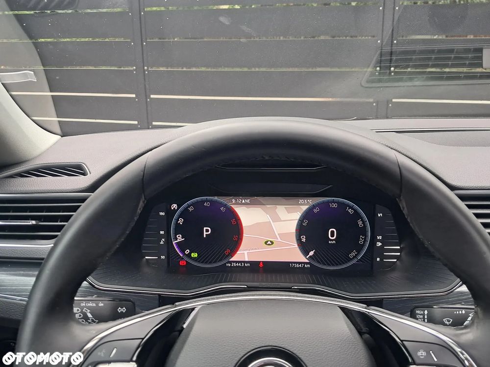 Skoda Superb 2.0 TDI DSG Premium Edition - 28