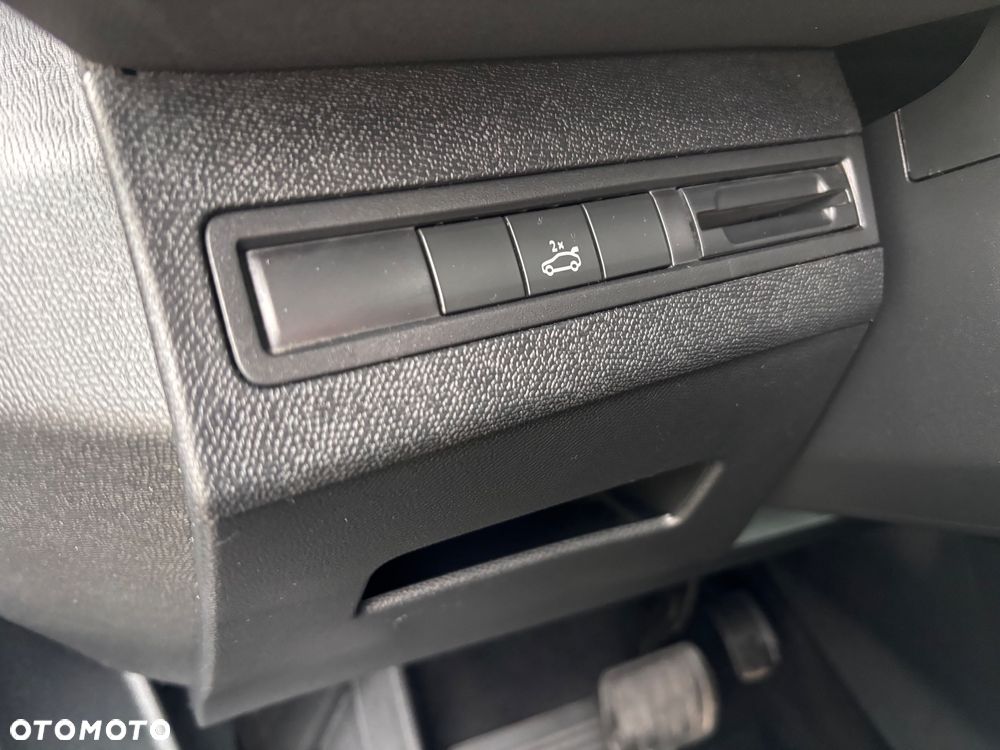 Peugeot 3008 1.6 BlueHDi Allure S&S EAT6 - 29