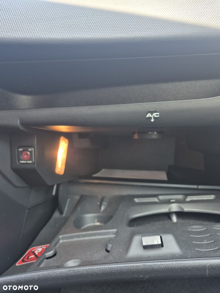 Peugeot 207 75 Urban Move - 32