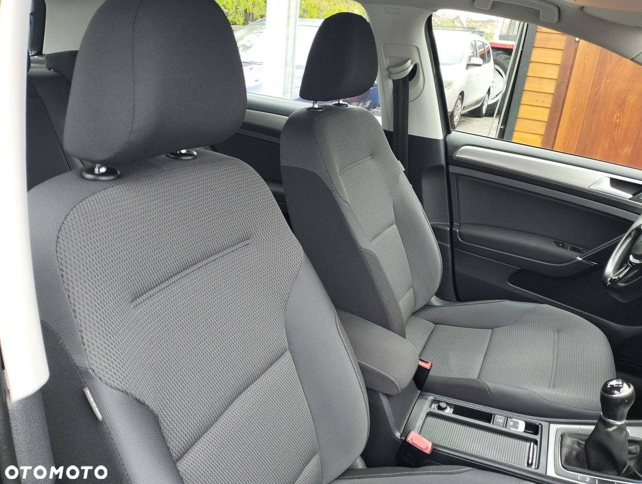 Volkswagen Golf 1.6 TDI BlueMotion Technology Comfortline - 19