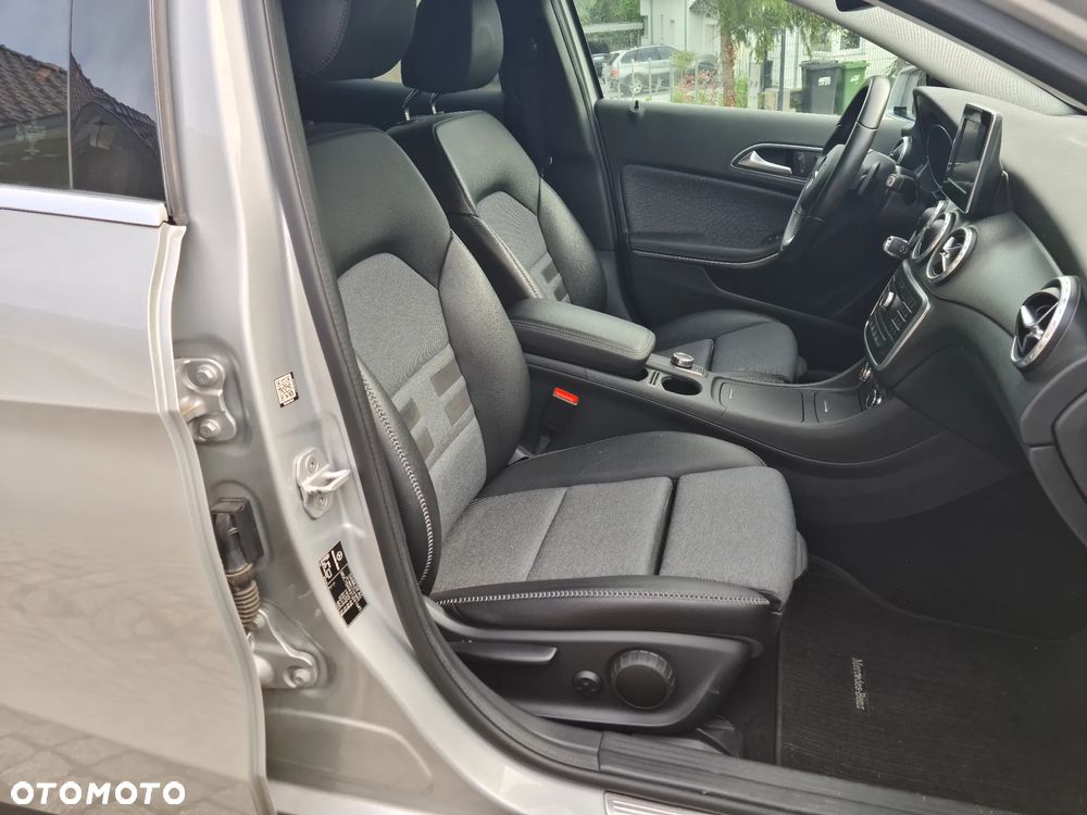 Mercedes-Benz GLA - 30