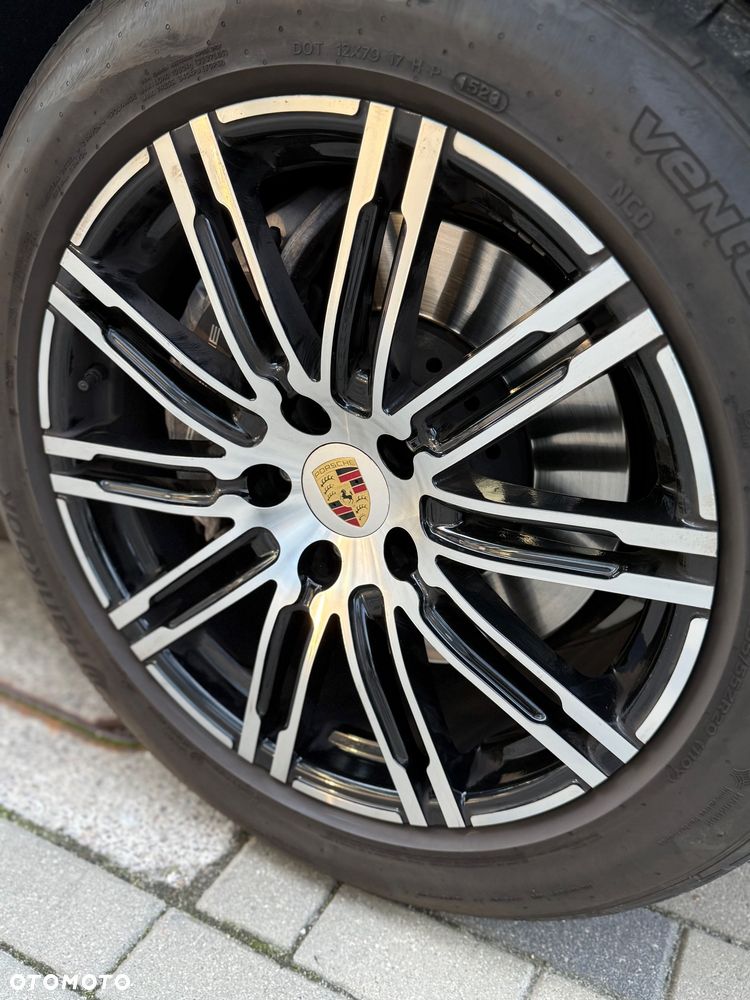 Porsche Cayenne E-Hybrid PHEV Black Edition - 16