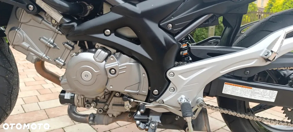 Suzuki GSR - 37