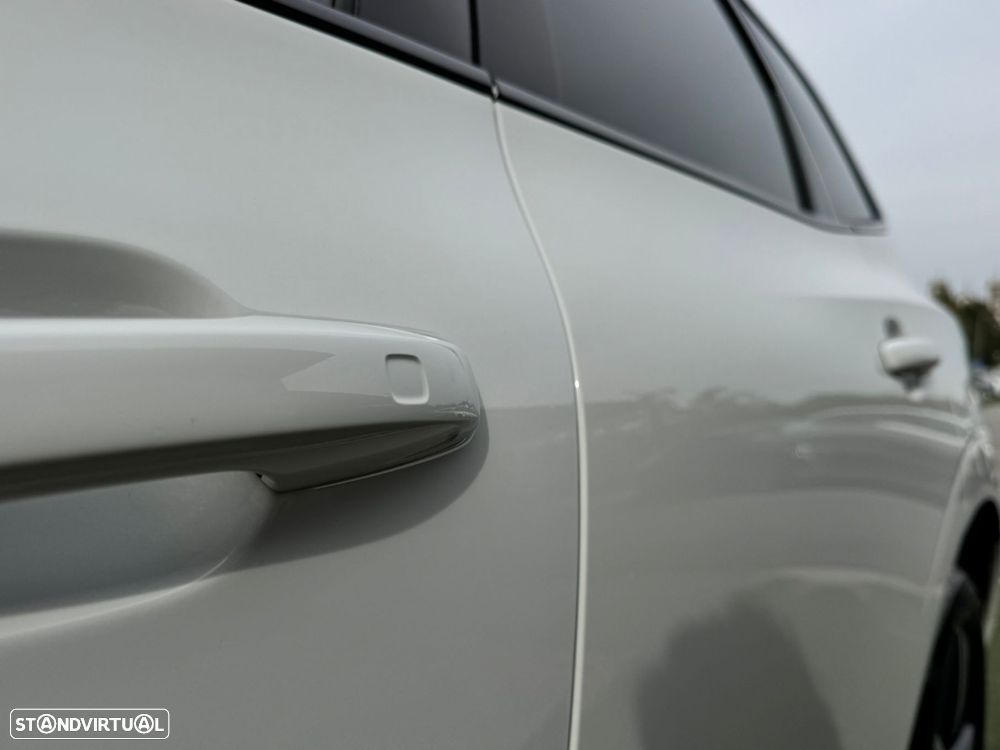 Volvo XC 60 2.0 T6 PHEV R-Design AWD - 9