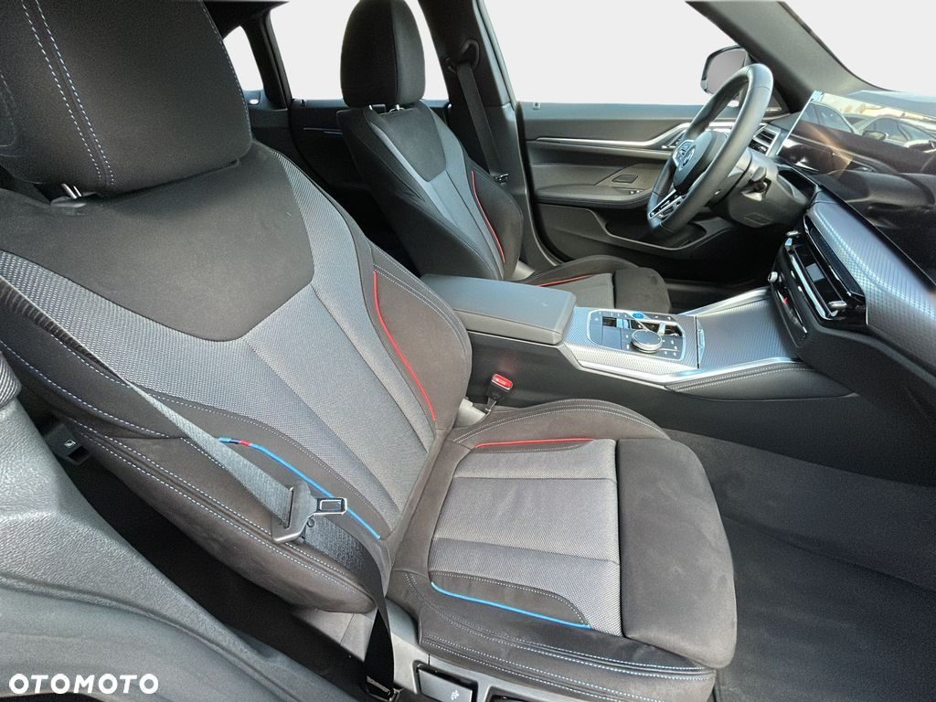 BMW i4 - 12