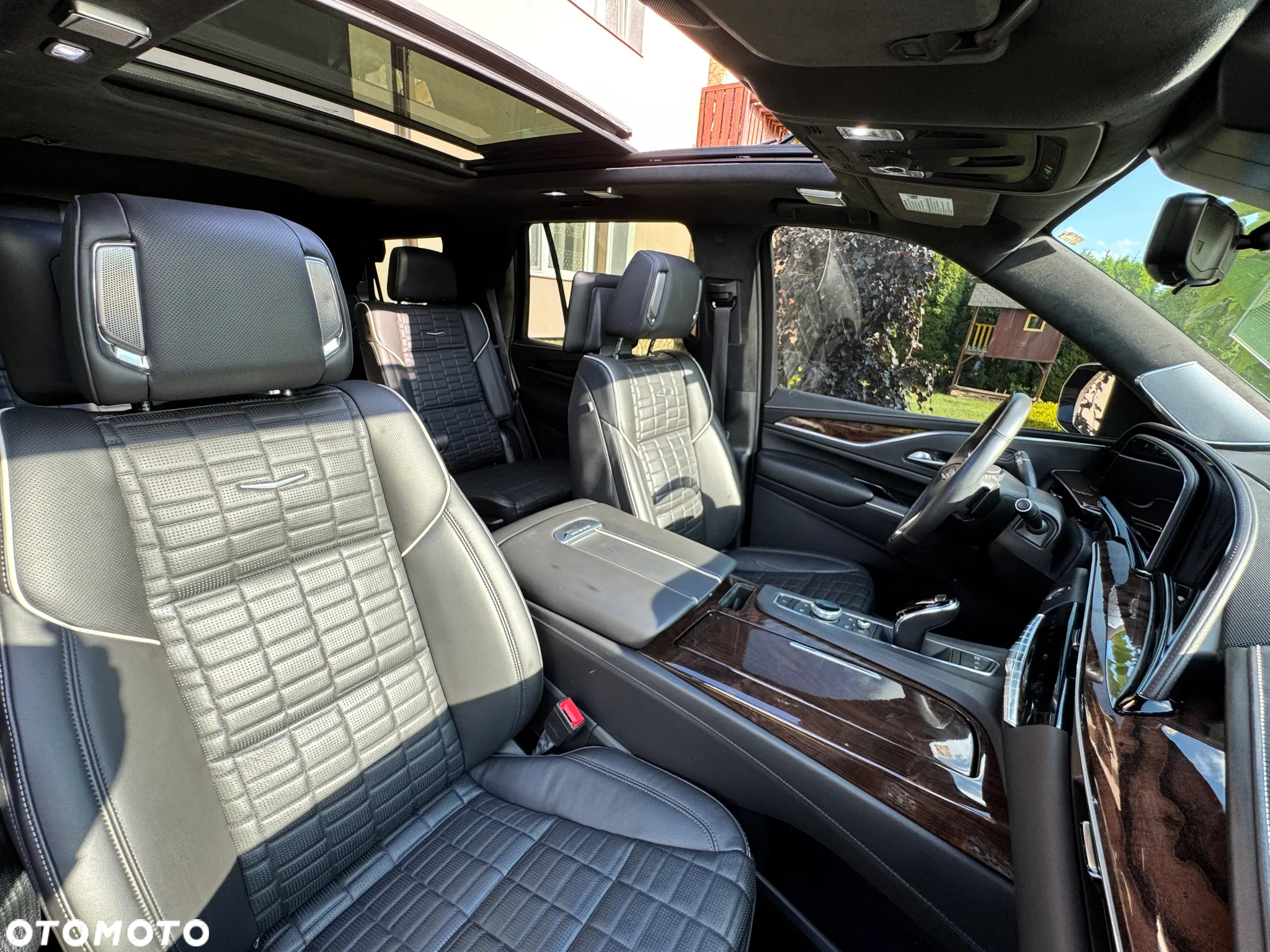 Cadillac Escalade - 3