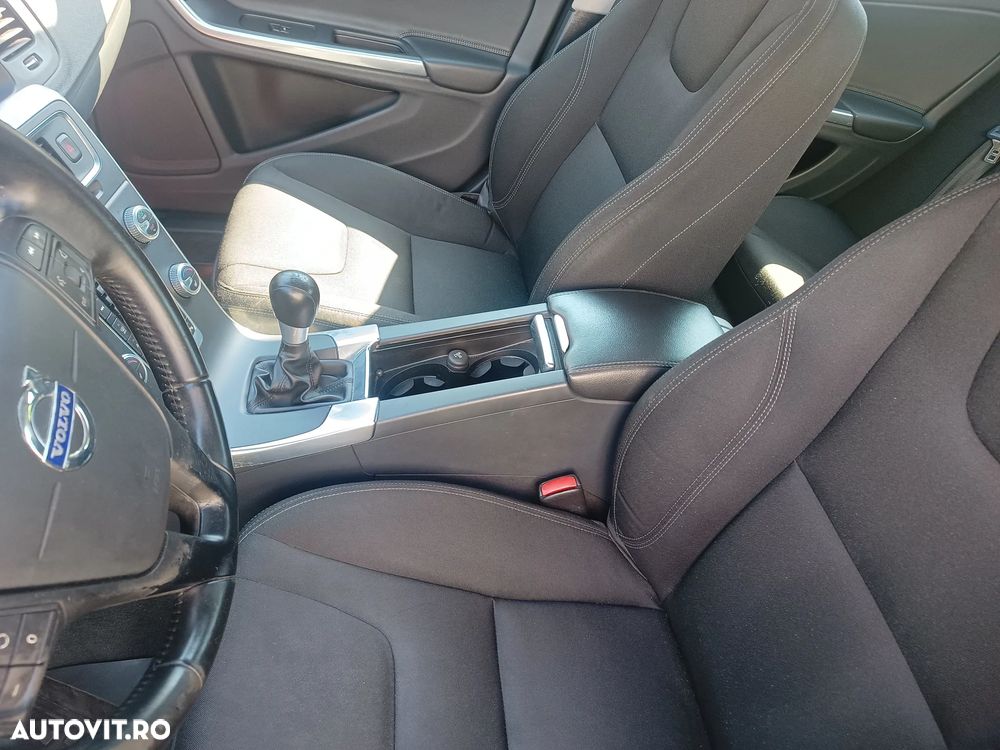 VOLVO S60 2015 — imagine 10