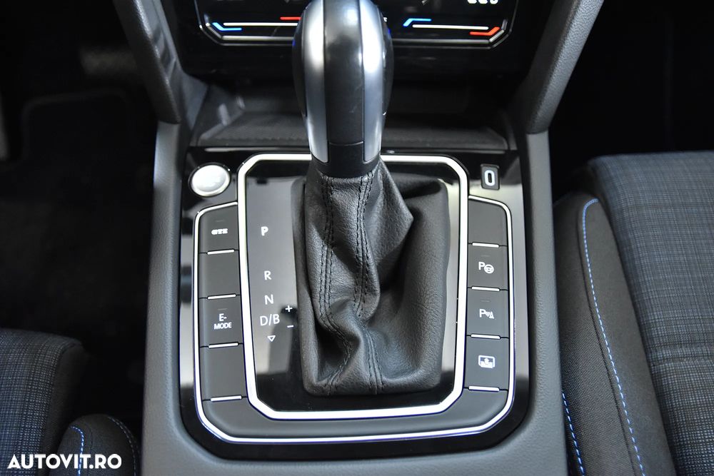 Volkswagen Passat - 16