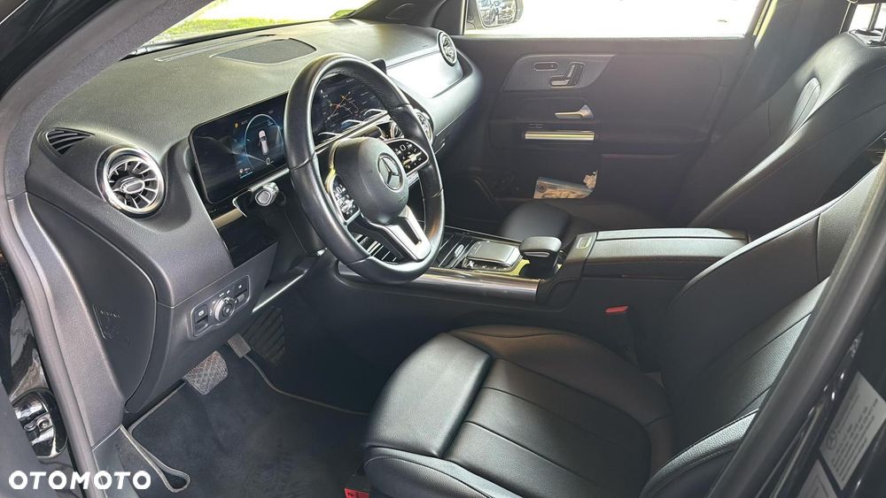 Mercedes-Benz GLA - 11