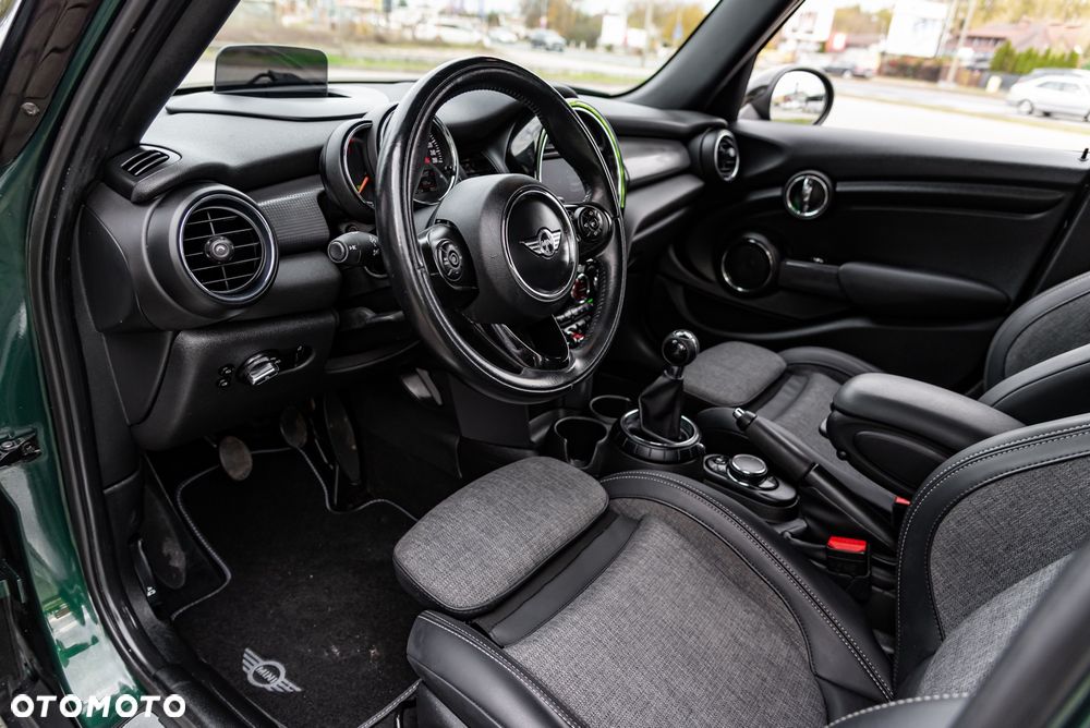 MINI Cooper Standard - 16