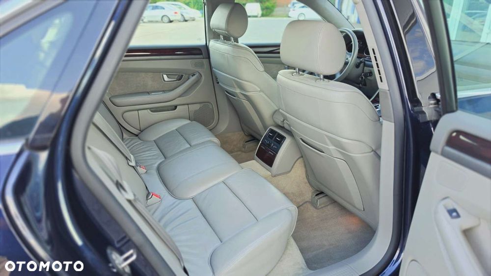 Audi A8 - 8