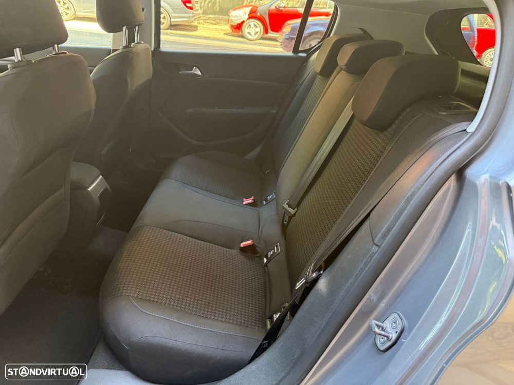 Peugeot 308 1.2 PureTech Style - 10