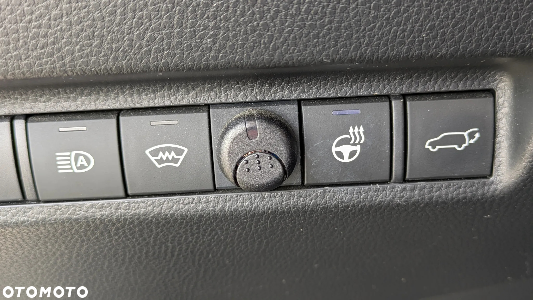 Toyota RAV4 2.5 Hybrid Black Edition by JBL 4x4 - 22