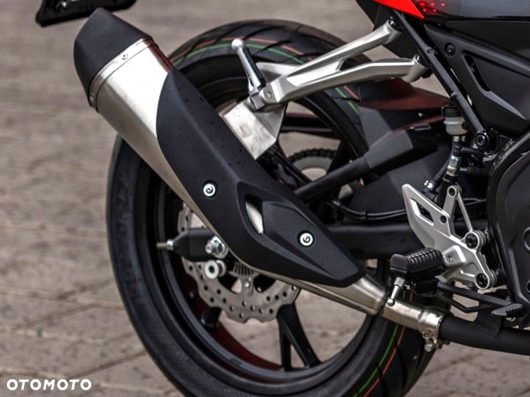 QJMOTOR SRK 125R - 11