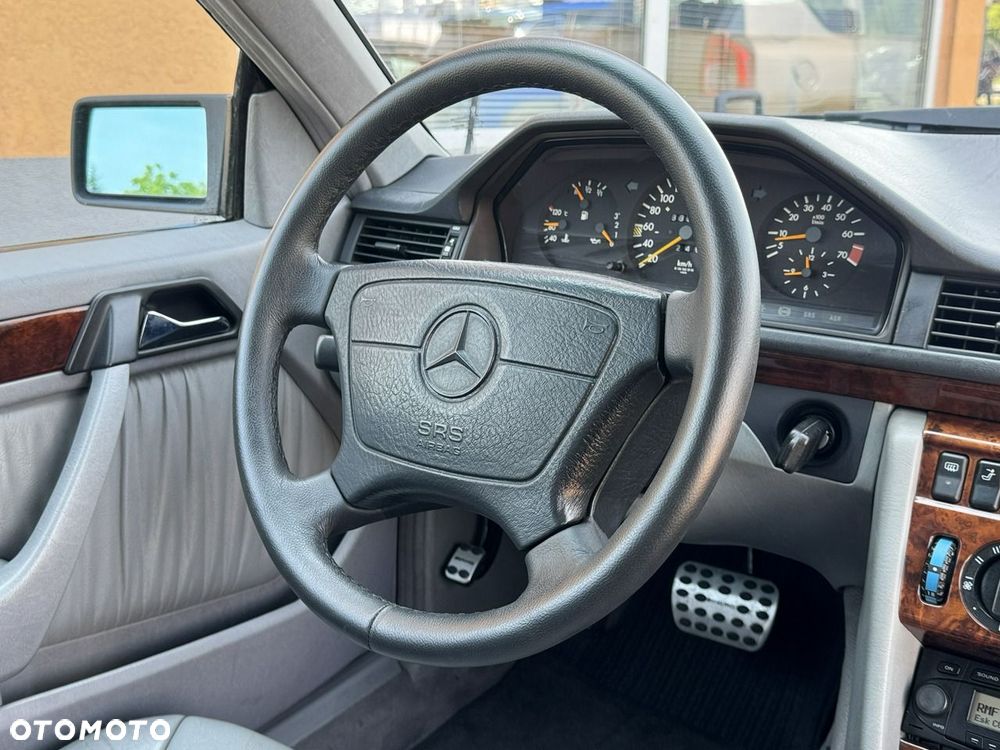 Mercedes-Benz W124 (1984-1993) - 32