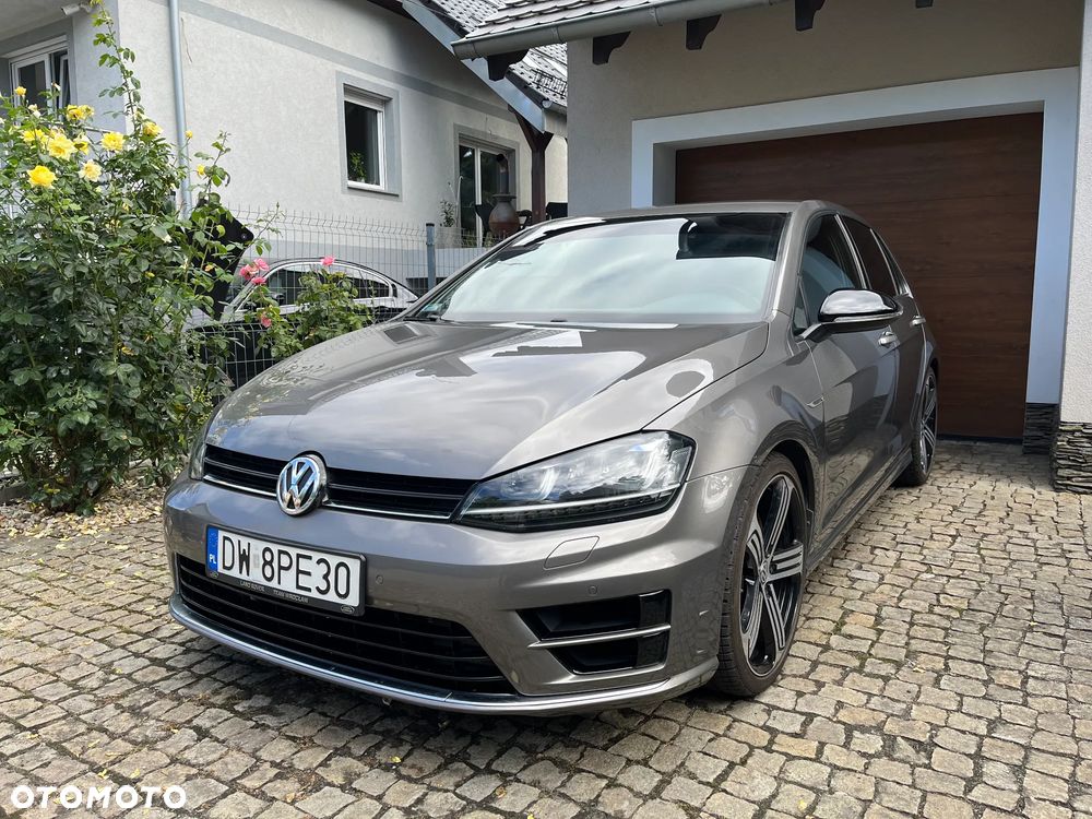 Volkswagen Golf - 1