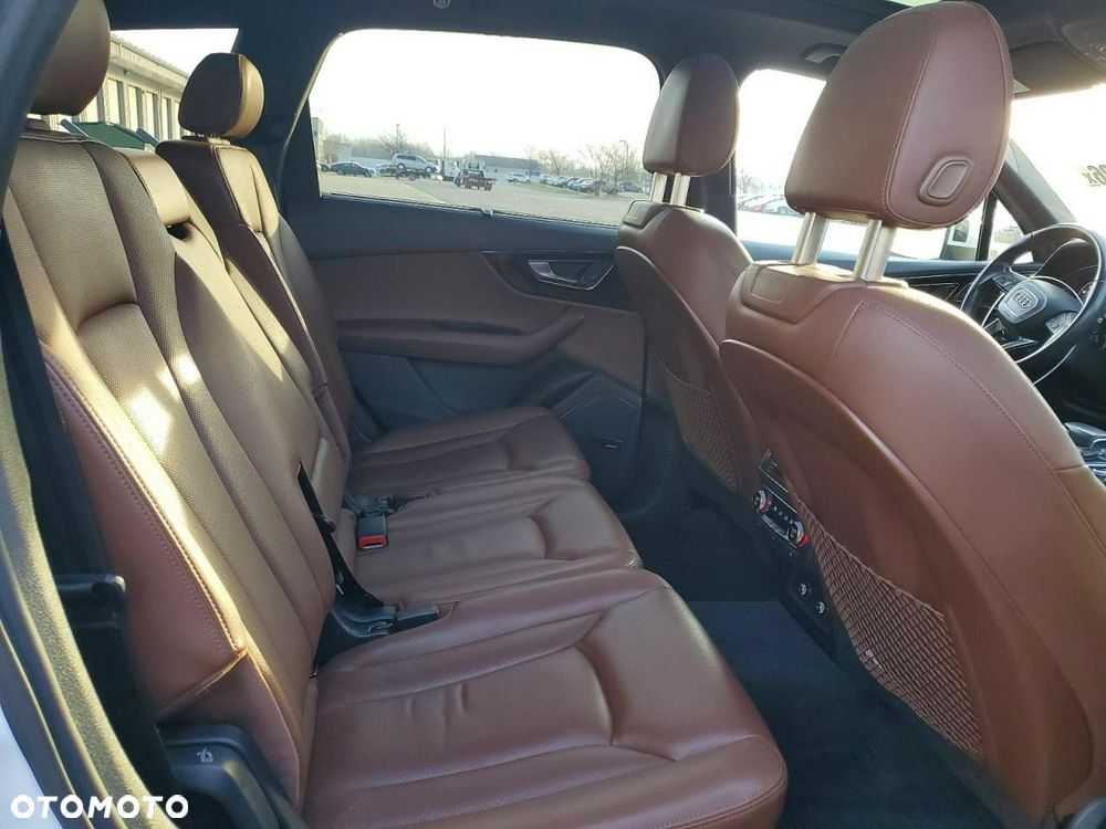 Audi Q7 - 10