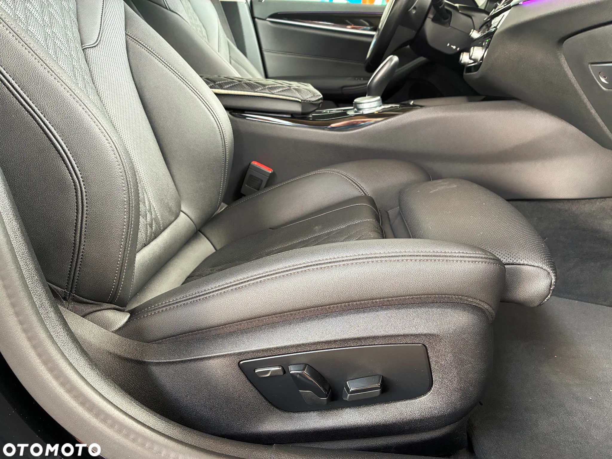 BMW Seria 5 520d - 24