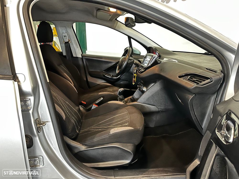 Peugeot 208 1.4 HDi - 24