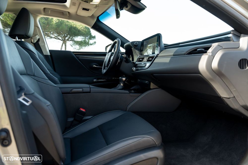 Lexus ES 300h Sport - 7