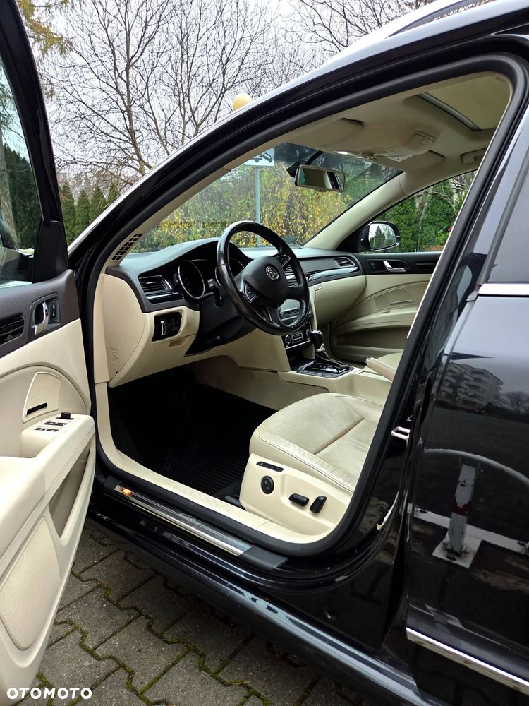 Skoda Superb 2.0 TDI 4x4 L&K DSG - 9