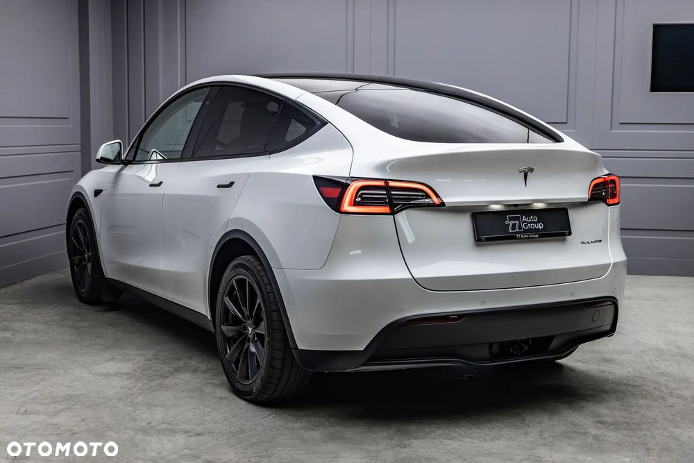 Tesla Model Y - 5