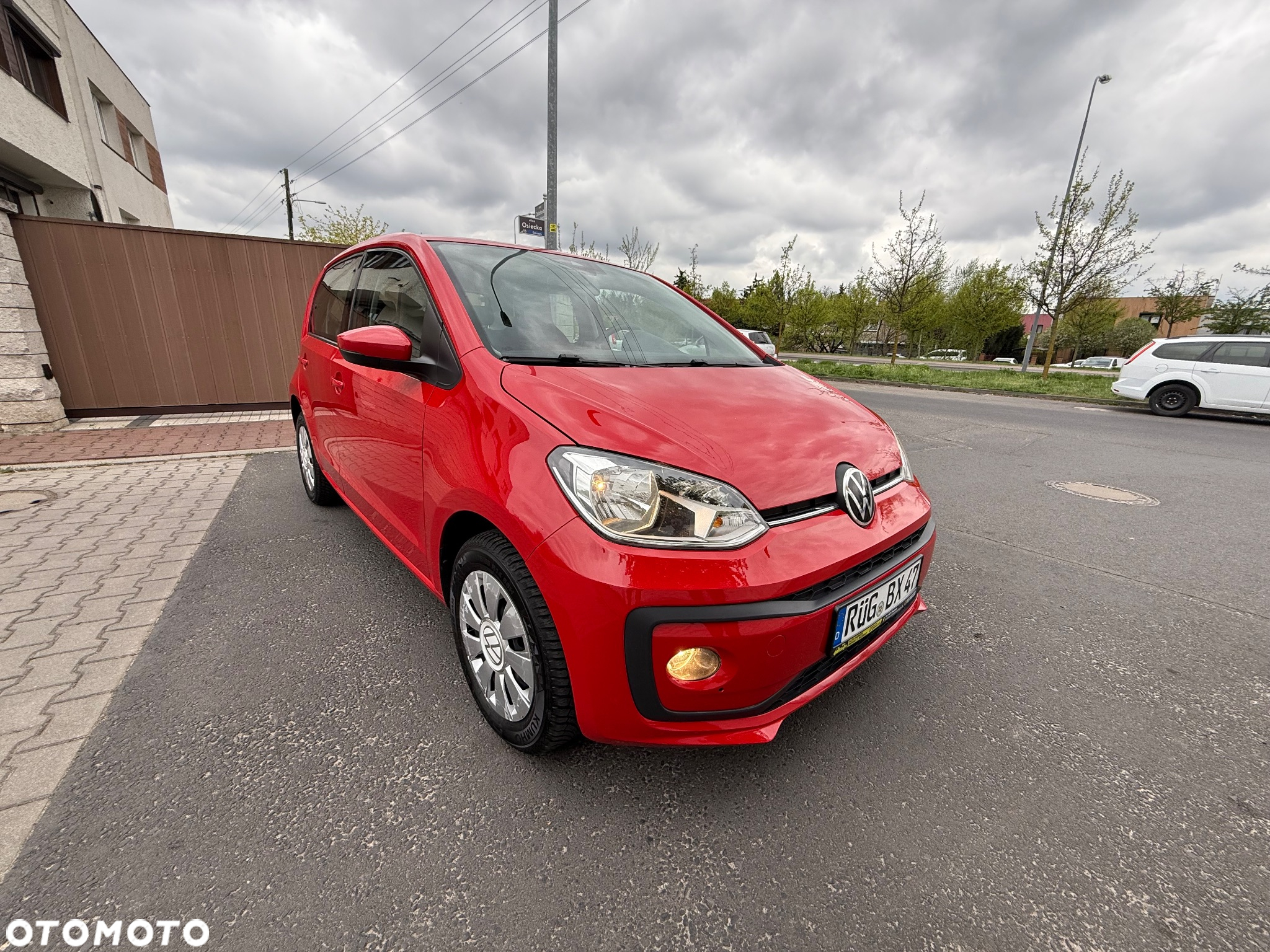 Volkswagen up! colour fortana red - 31