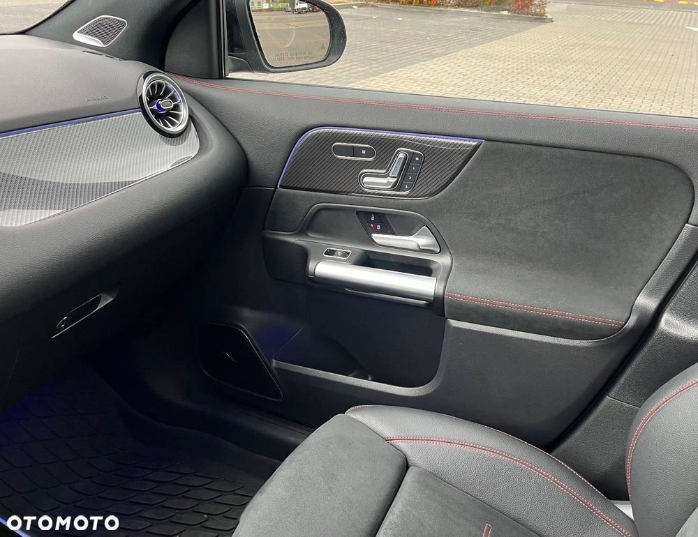 Mercedes-Benz GLA 250 4-Matic AMG Line - 17