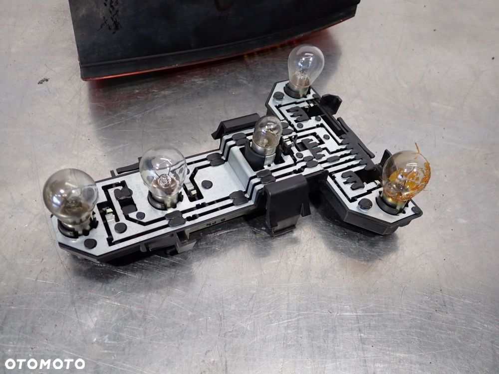 LAMPA PRAWA TYLNA VOLKSWAGEN BORA 1J5945257   1J5945096AC  1J5945112AC - 14