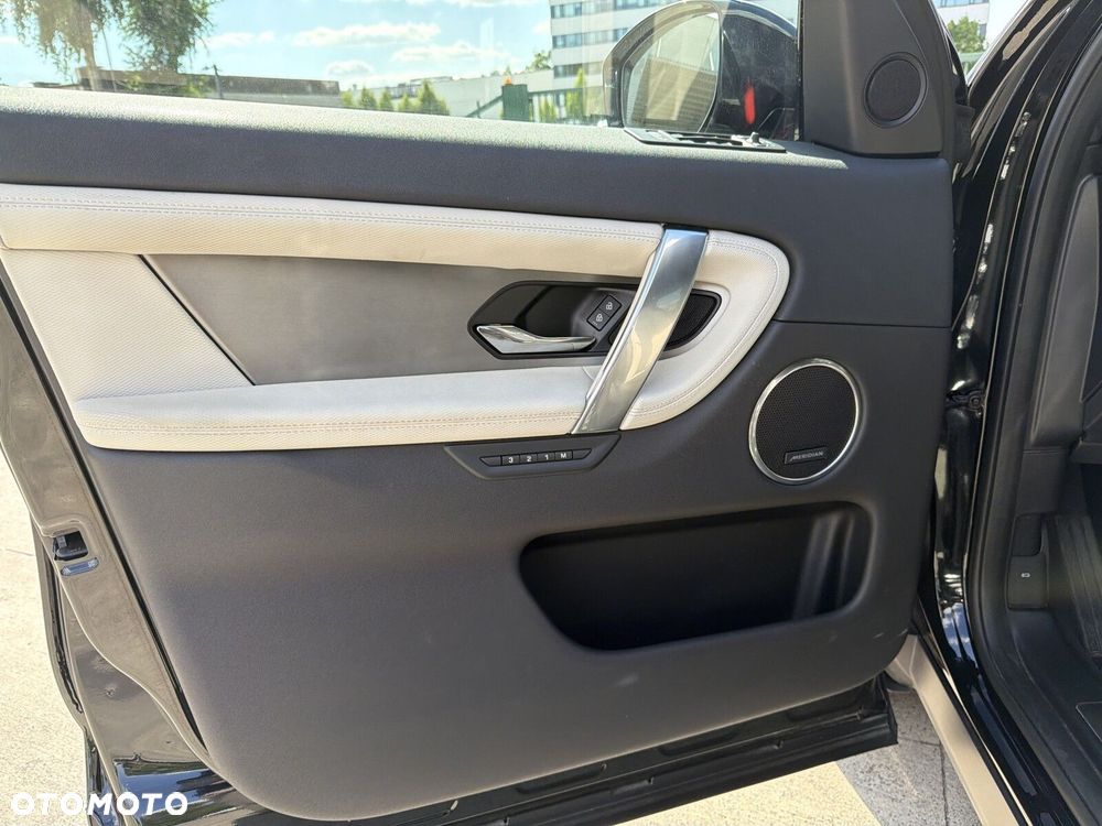 Land Rover Discovery Sport - 12