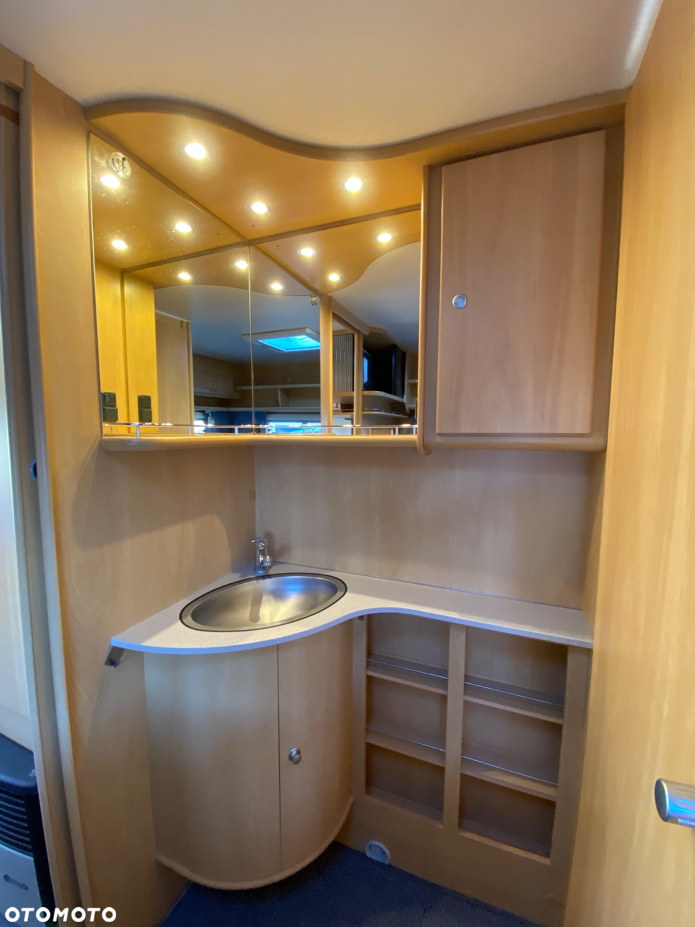 Dethleffs 510 camper - 9