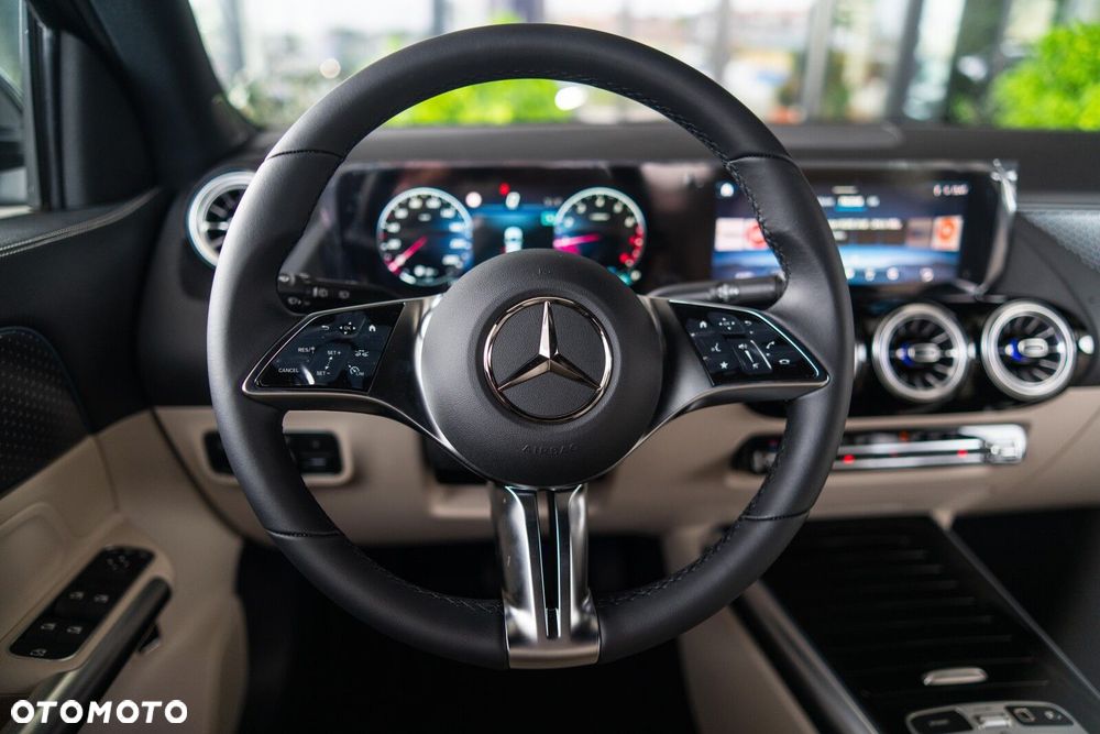 Mercedes-Benz GLA - 17