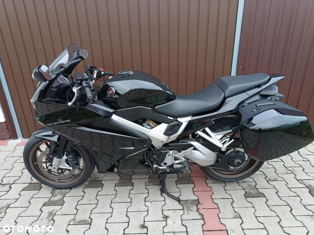 Honda VFR - 23