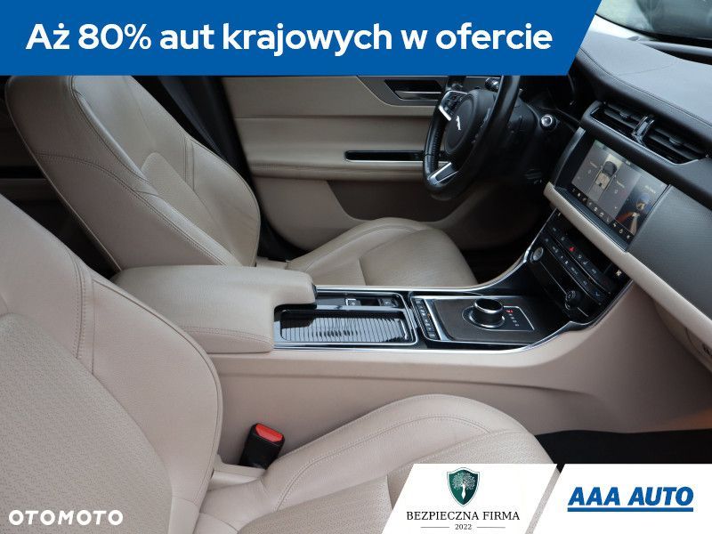 Jaguar XF - 10