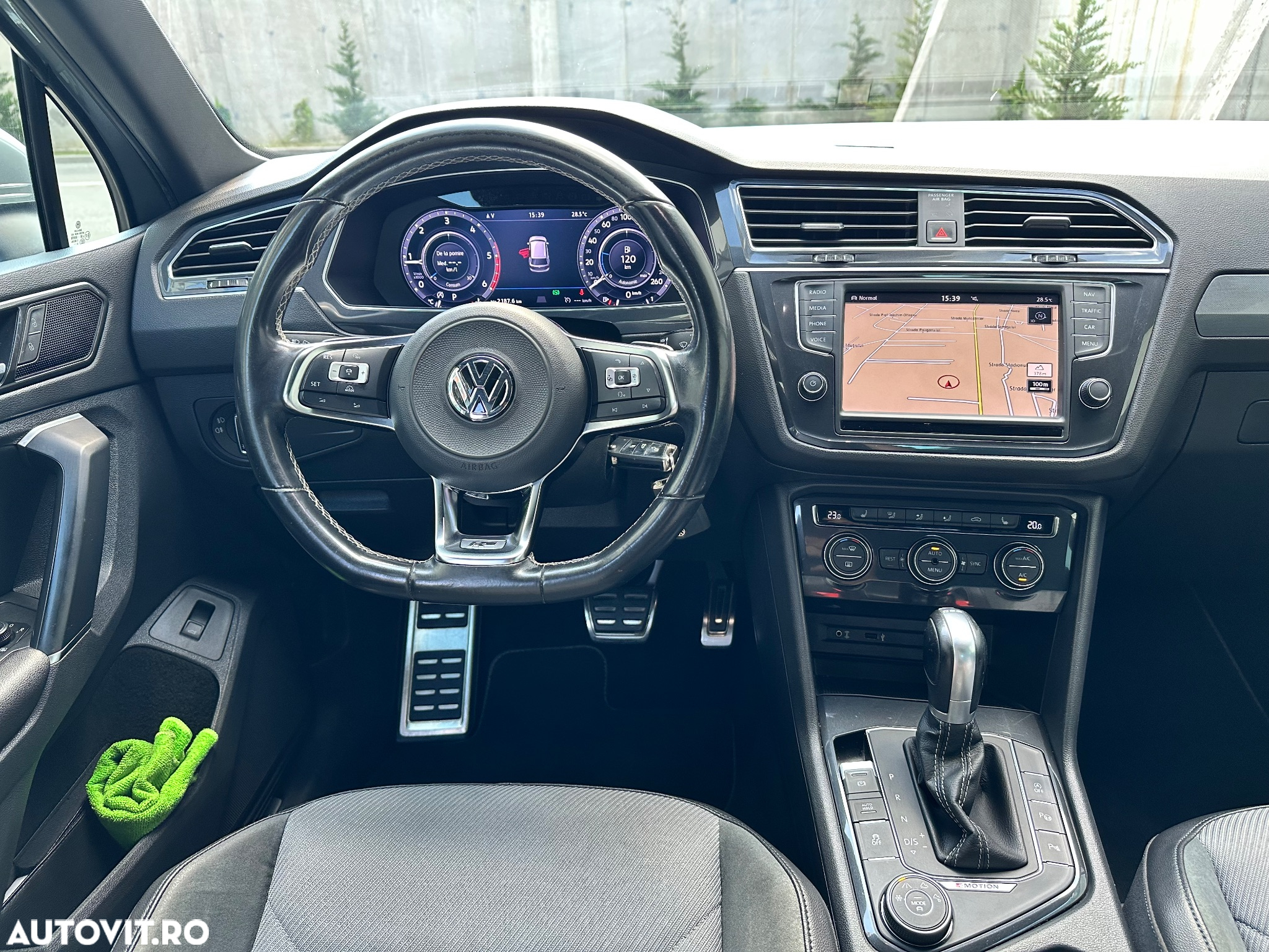 Volkswagen Tiguan 2.0 TDI SCR 4MOTION DSG R-Line - 27