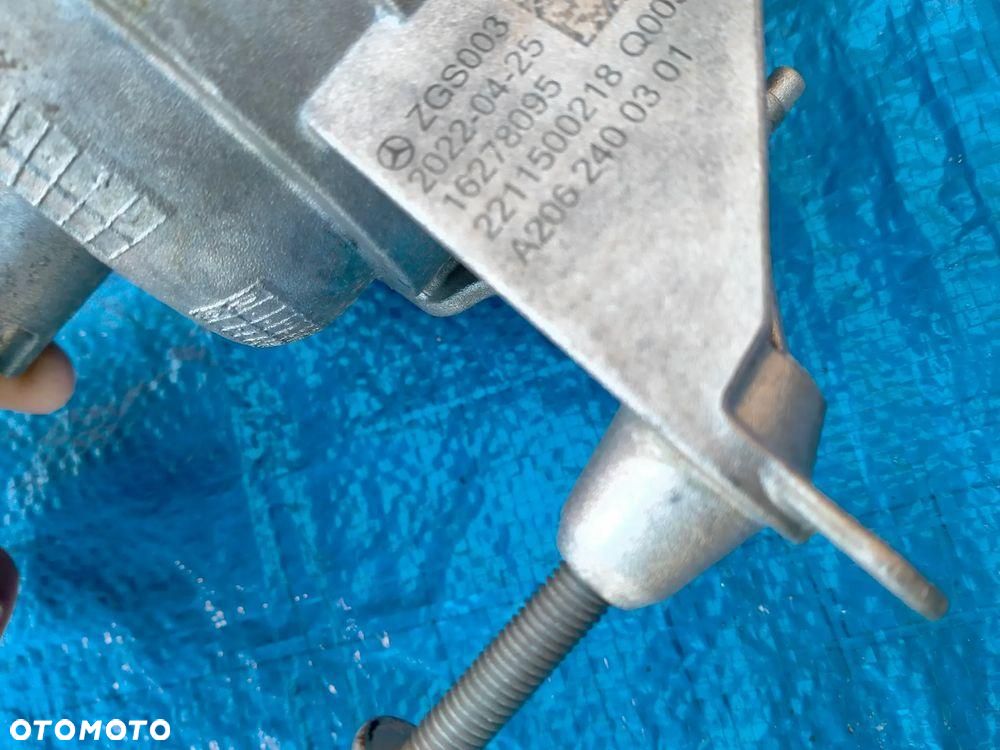 MERCEDES C klasa W206 / A2062400301 / PRAWA PODUSZKA SILNIKA / ORYGINAŁ - 4