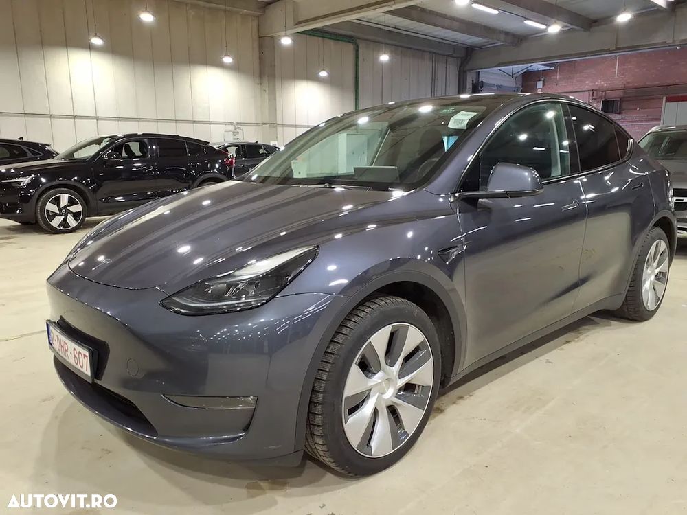 Tesla Model Y - 1
