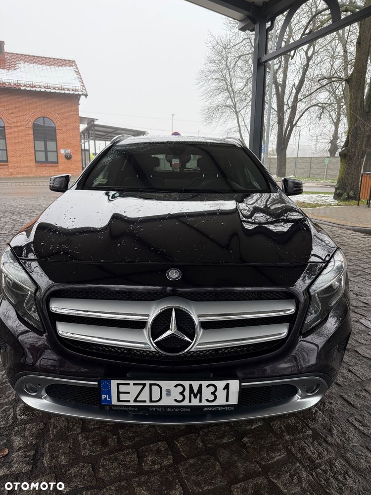 Mercedes-Benz GLA 250 4Matic 7G-DCT - 5