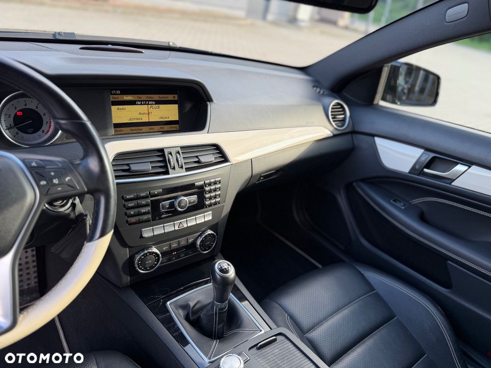 Mercedes-Benz Klasa C 180 CGI BlueEff - 26