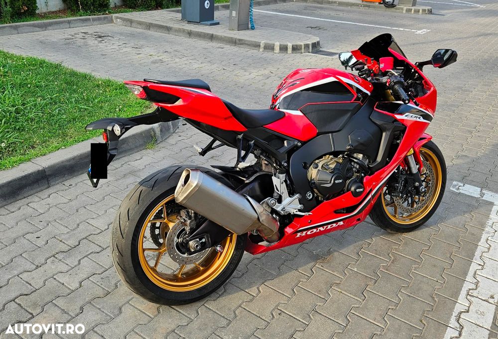Honda CBR 1000RR Fireblade - 4