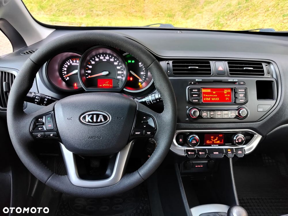 Kia Rio 1.2 Dream Team Edition - 11