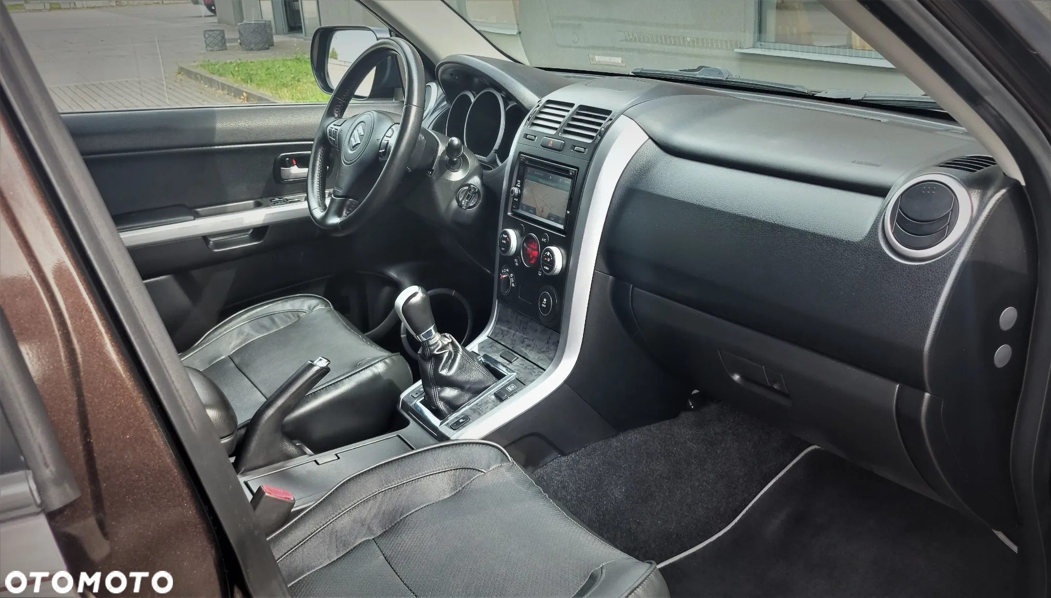 Suzuki Grand Vitara 2.4 Premium EU5 - 32