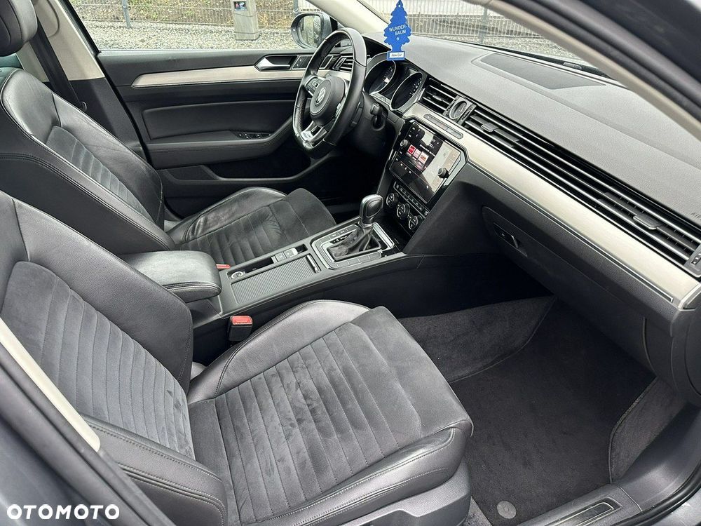 Volkswagen Passat - 31