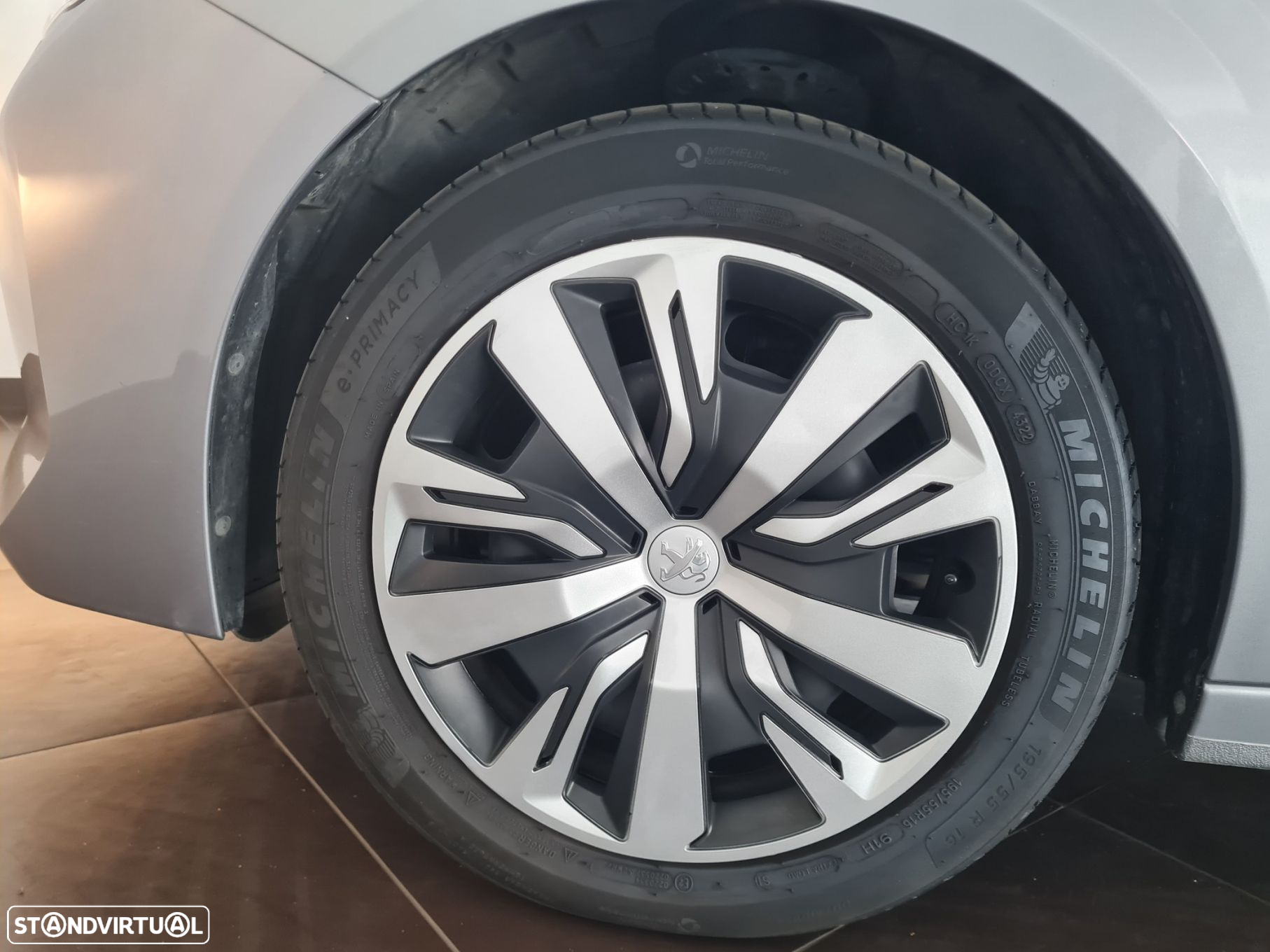 Peugeot 208 1.2 PureTech Active Pack - 4