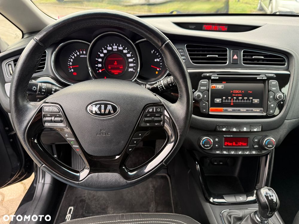 Kia Ceed 1.6 GDI Dream Team Edition - 17