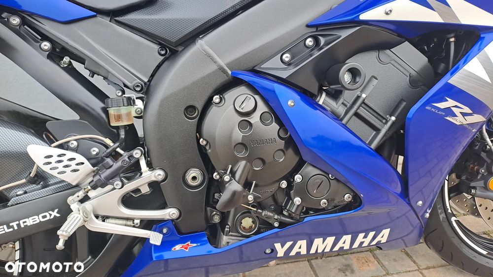 Yamaha R1 - 19