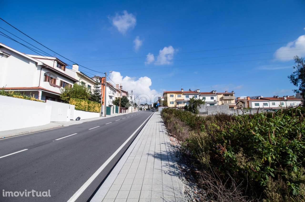 Terreno 7.636 m2: 2 prédios + 13 moradias - Quinta da Missilva - Grande imagem: 2/12