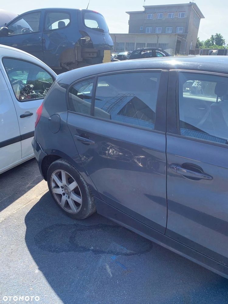 BMW 1 E87 ćwiartka prawy tył błotnik NAUTIKBLAU UNI - 1