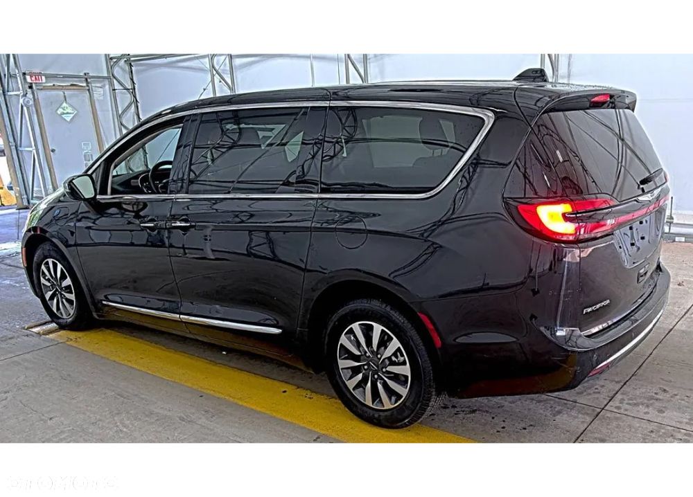 Chrysler Pacifica - 6